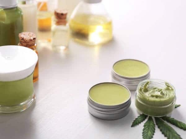 vari prodotti e creme naturali